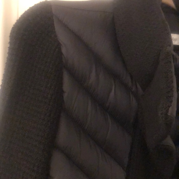 Calvin Klein beautiful puffer/sweater material size S - Picture 2 of 5